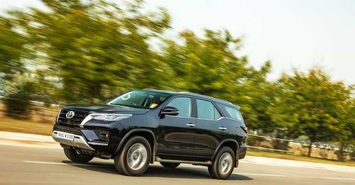 2021 Toyota Fortuner Front Quarter Motion