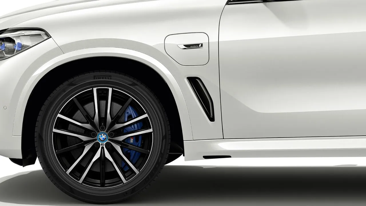 BMW X5 XDrive45e Plug In Hybrid Side Quarter View