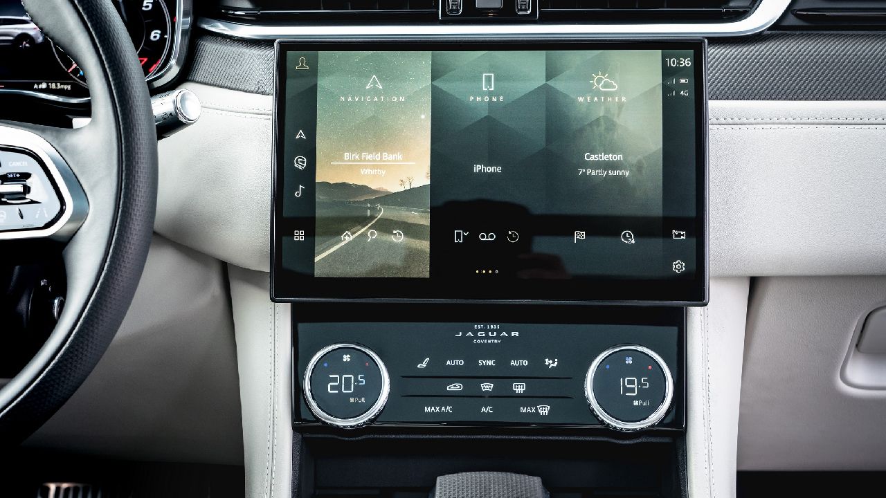 2021 Jagaur F Pace SVR Curved Glass Screen With PIVI Pro