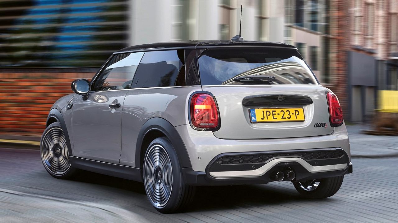 2021 MINI Cooper S 3 Door Hatch Rear Motion