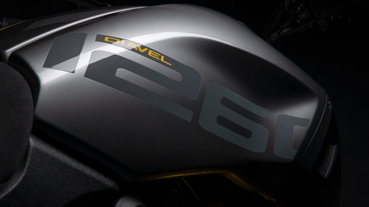 2022 Ducati Diavel 1260 S Black Steel Fuel Tank With Gloss Black Panel Close Up Details
