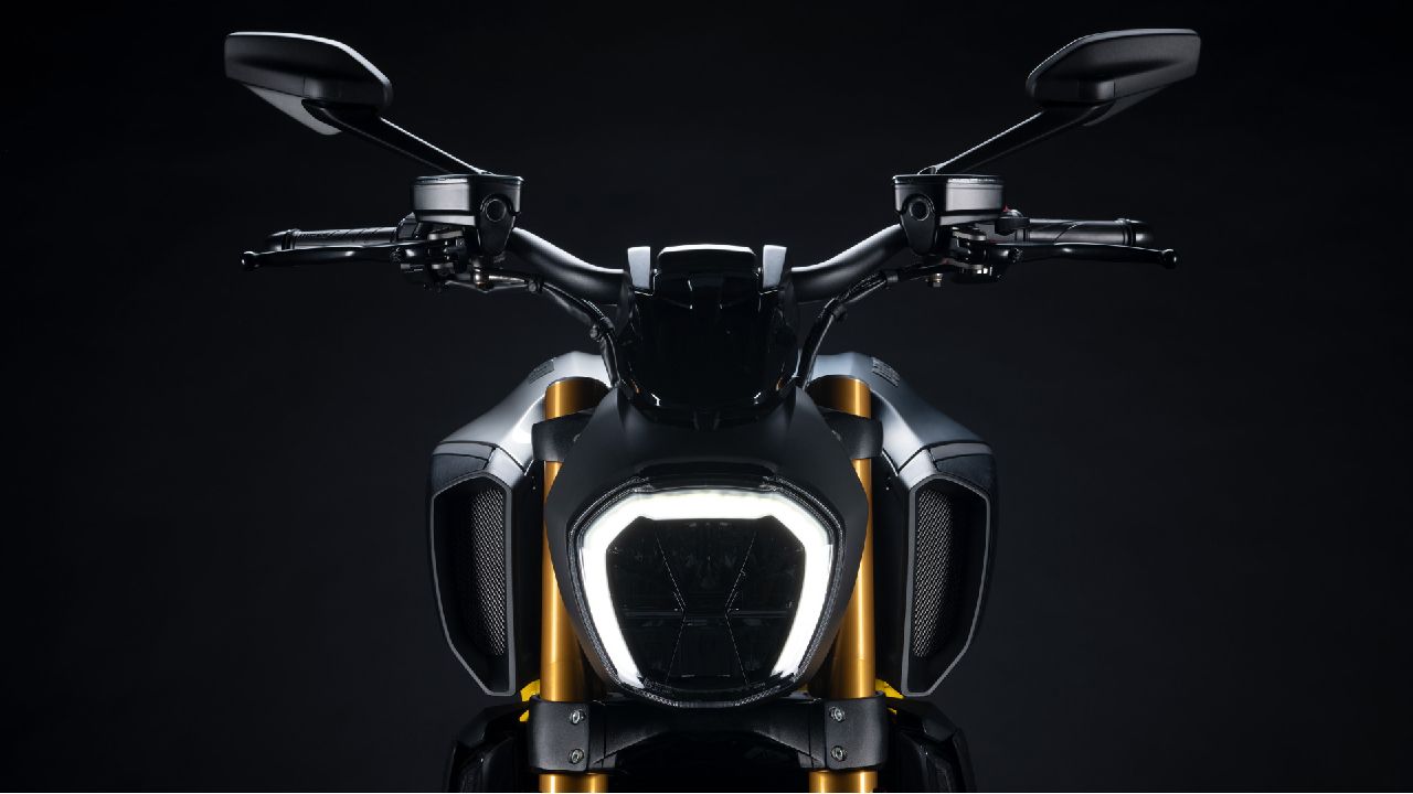 2022 Ducati Diavel 1260 S Black Steel Full Frontal Shot