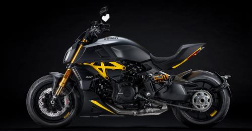 Ducati Diavel 1260 S Black Steel Side Profile Shots