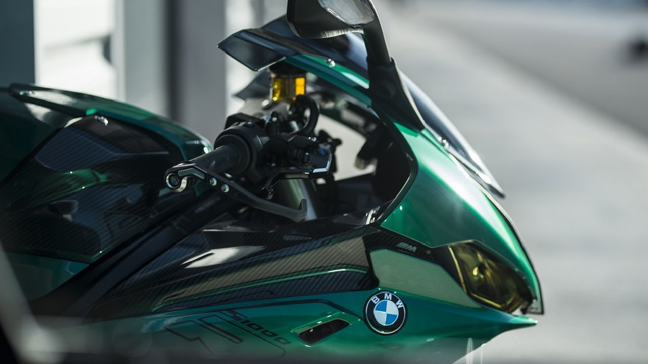 BMW S 1000 RR ISle Of Man Edition Headlamp And Fuel Tank Details