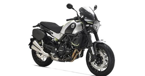Benelli Leoncino 500 Sport Front Three Quarter