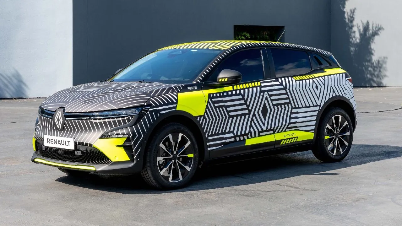 Renault MeganE Pre Production Model Front Three Quarter
