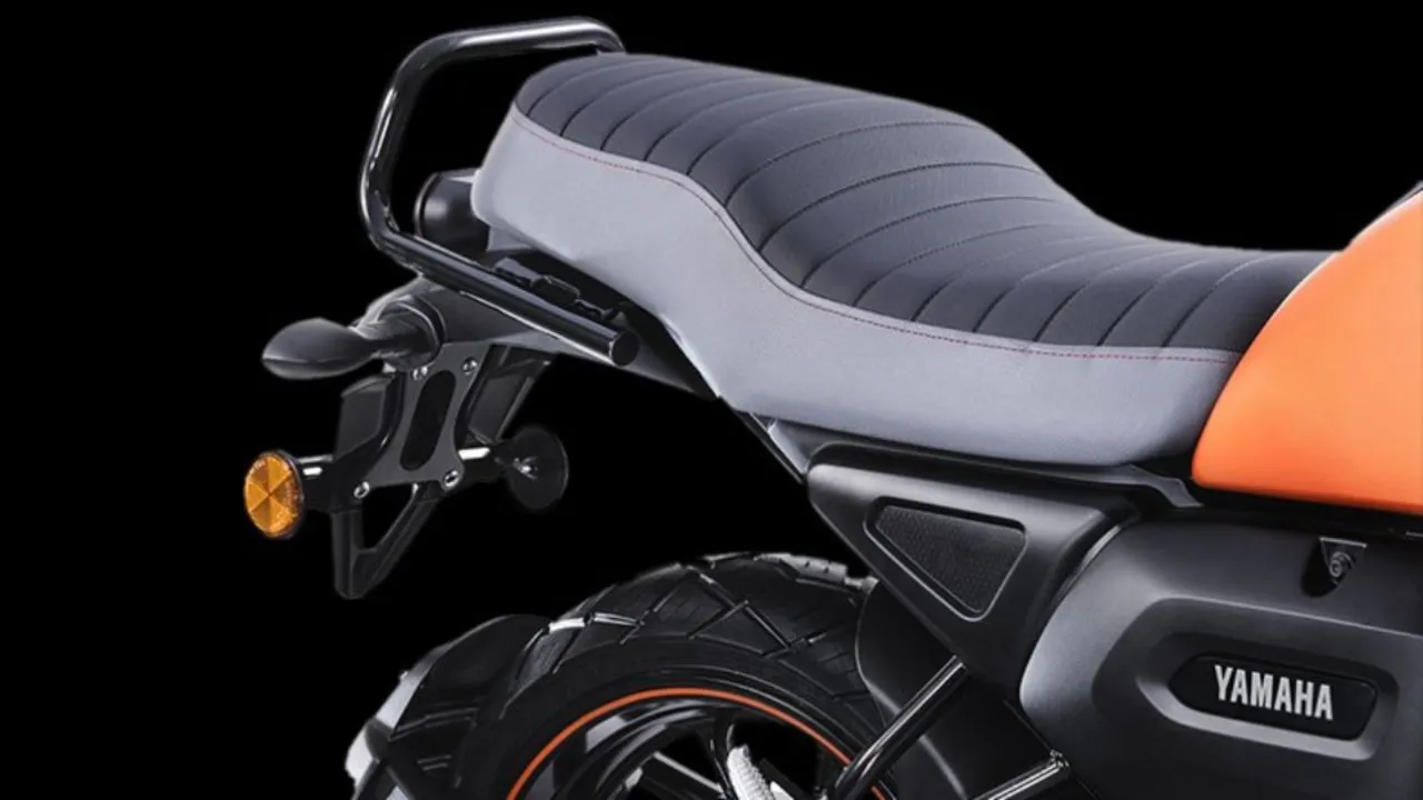 Yamaha FZ X Seat Details Static