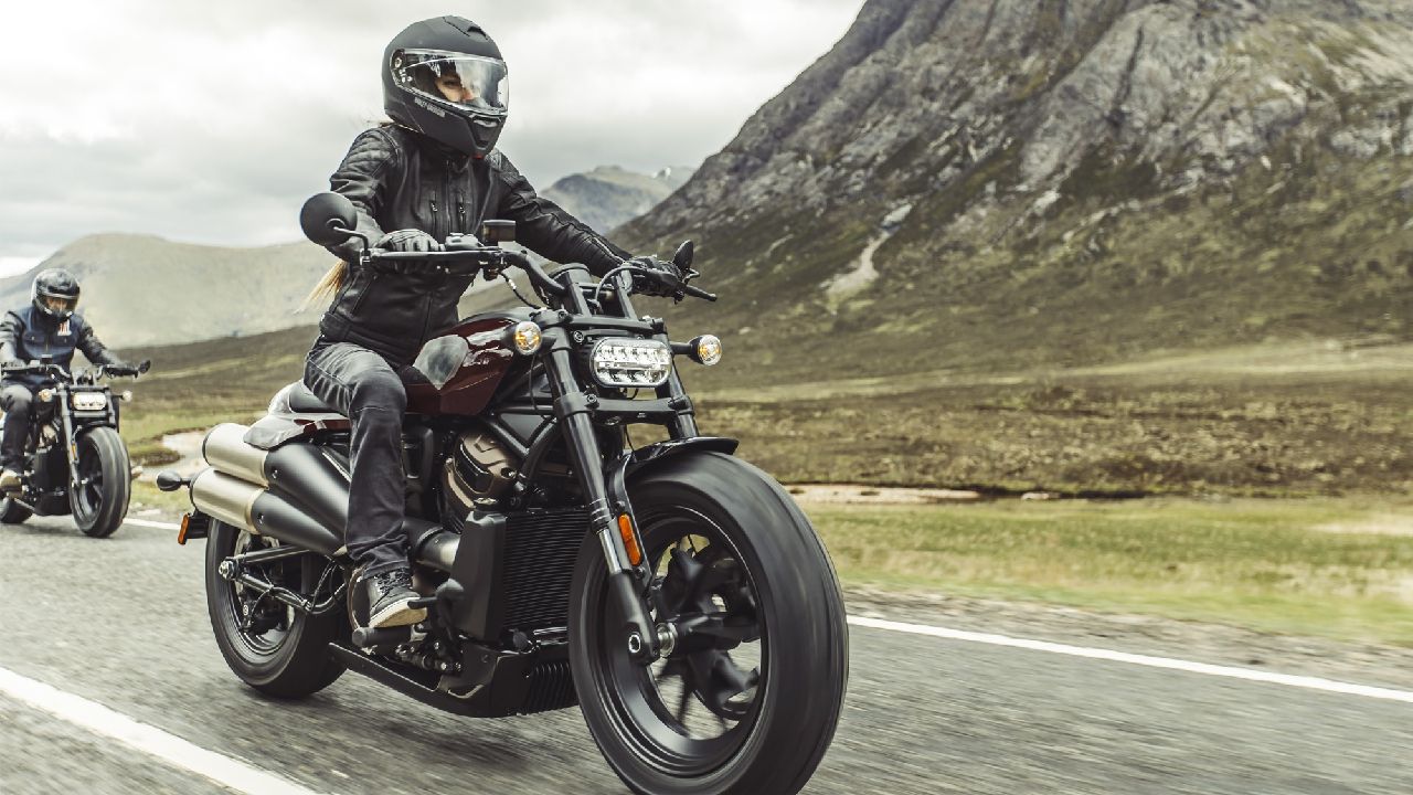 Harley Davison Sportster S Front Thrree Quarter Motion