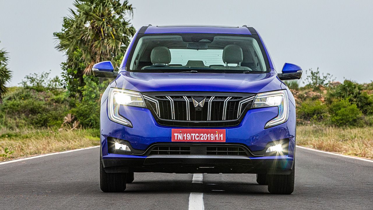 Mahindra XUV700 Front View