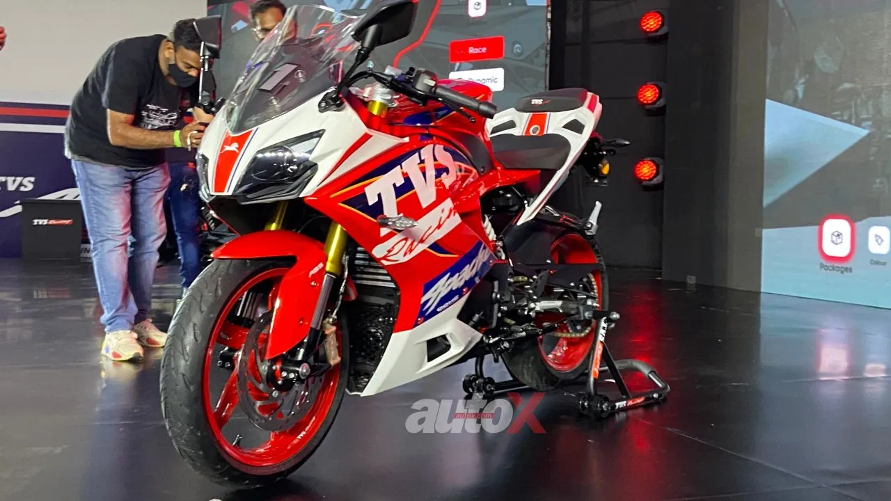 2021 TVS Apchae RR310 Front Left Three Quarter Static