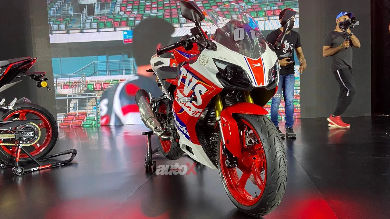 2021 TVS Apchae RR310 Front Right Three Quarter
