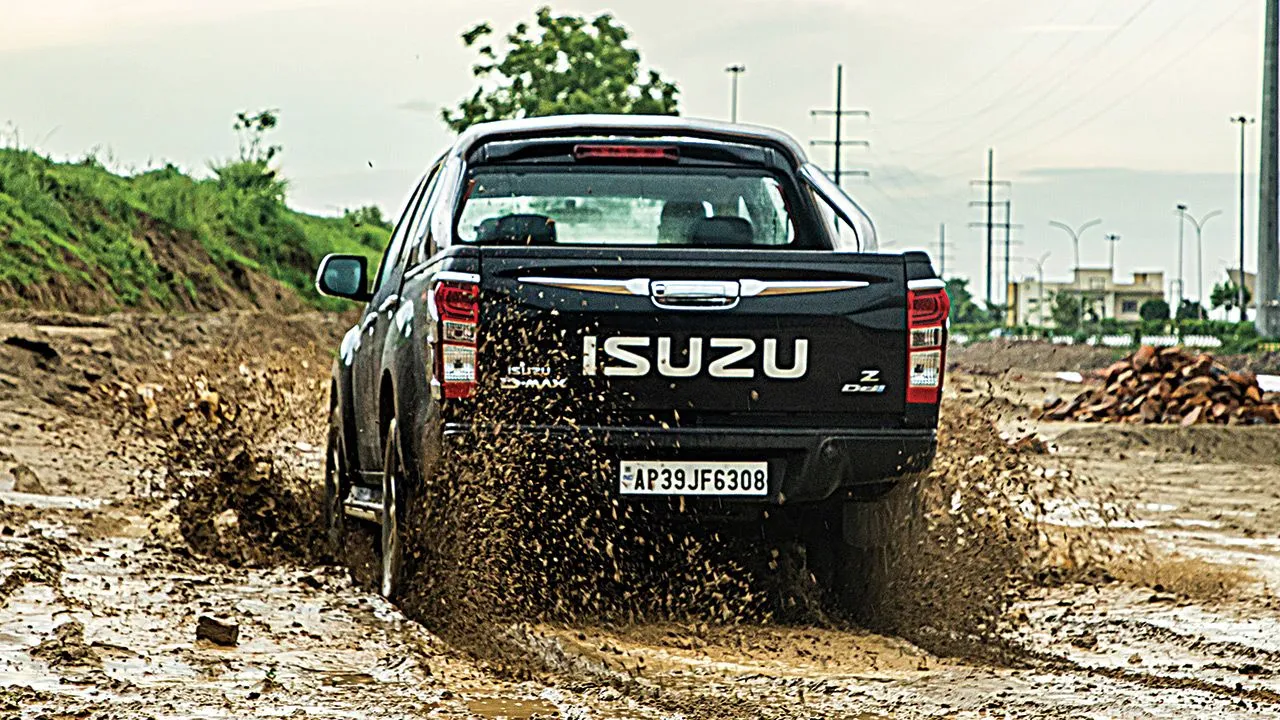 BS6 Isuzu D Max V Cross Mud Slide Rear