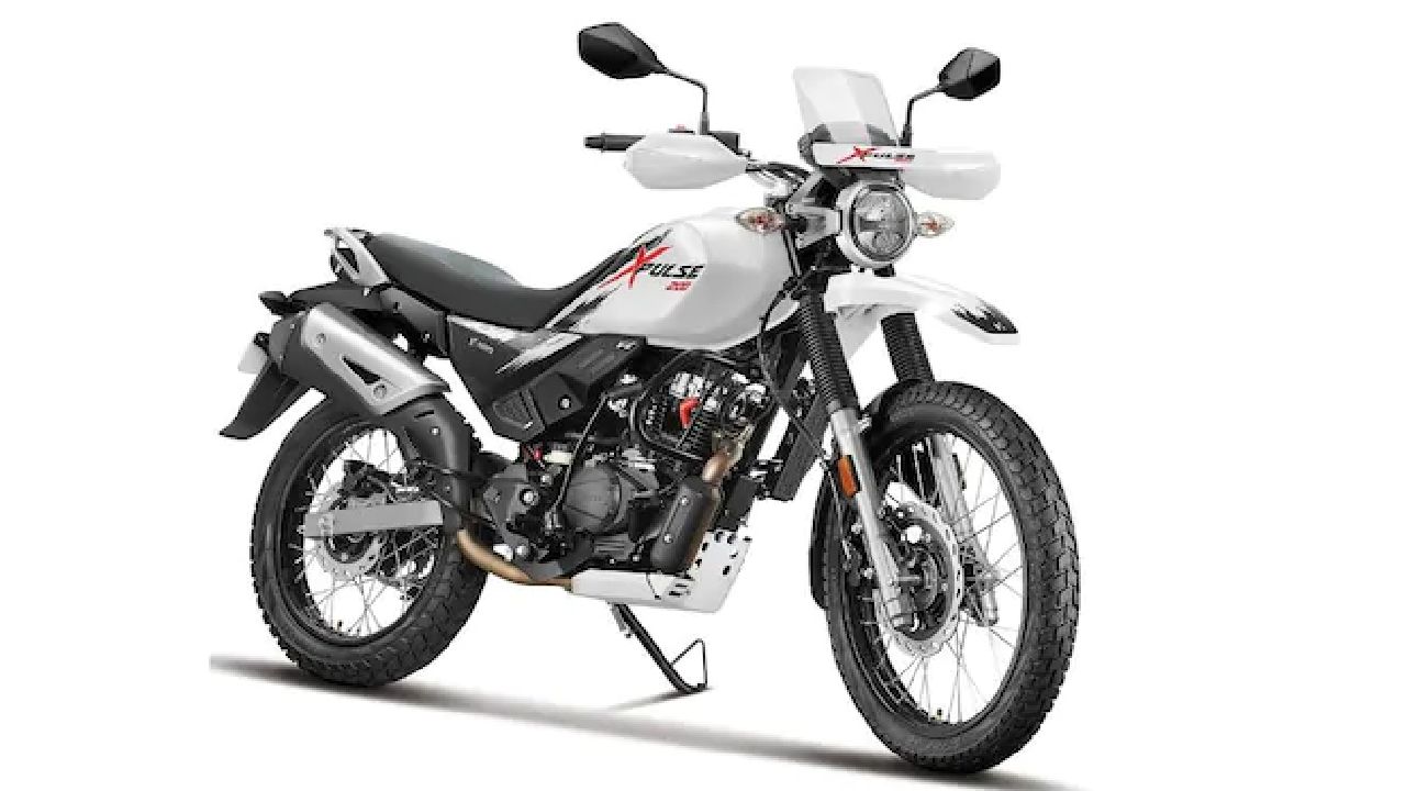 Hero Xpulse 200 Front Three Quarter Static 