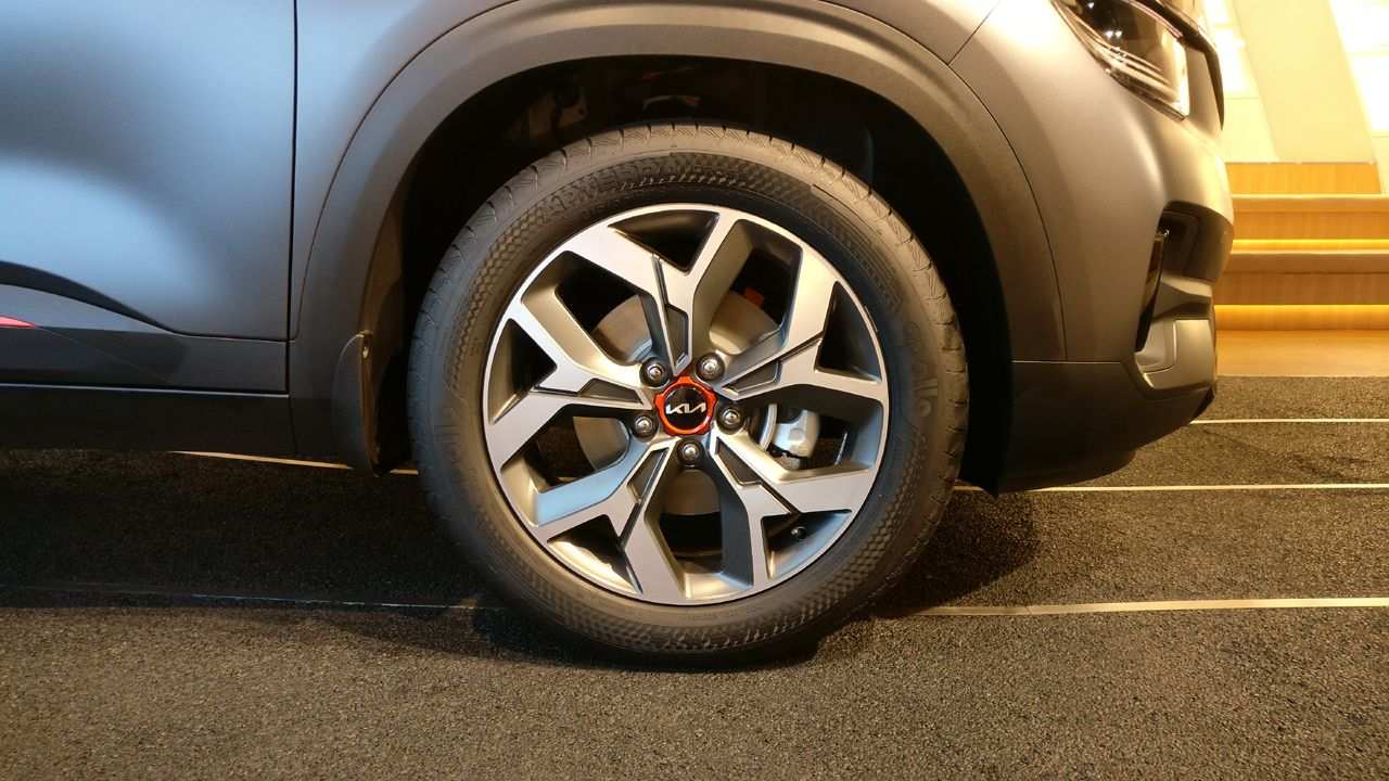 Kia Seltos X Line Alloy Wheel Design