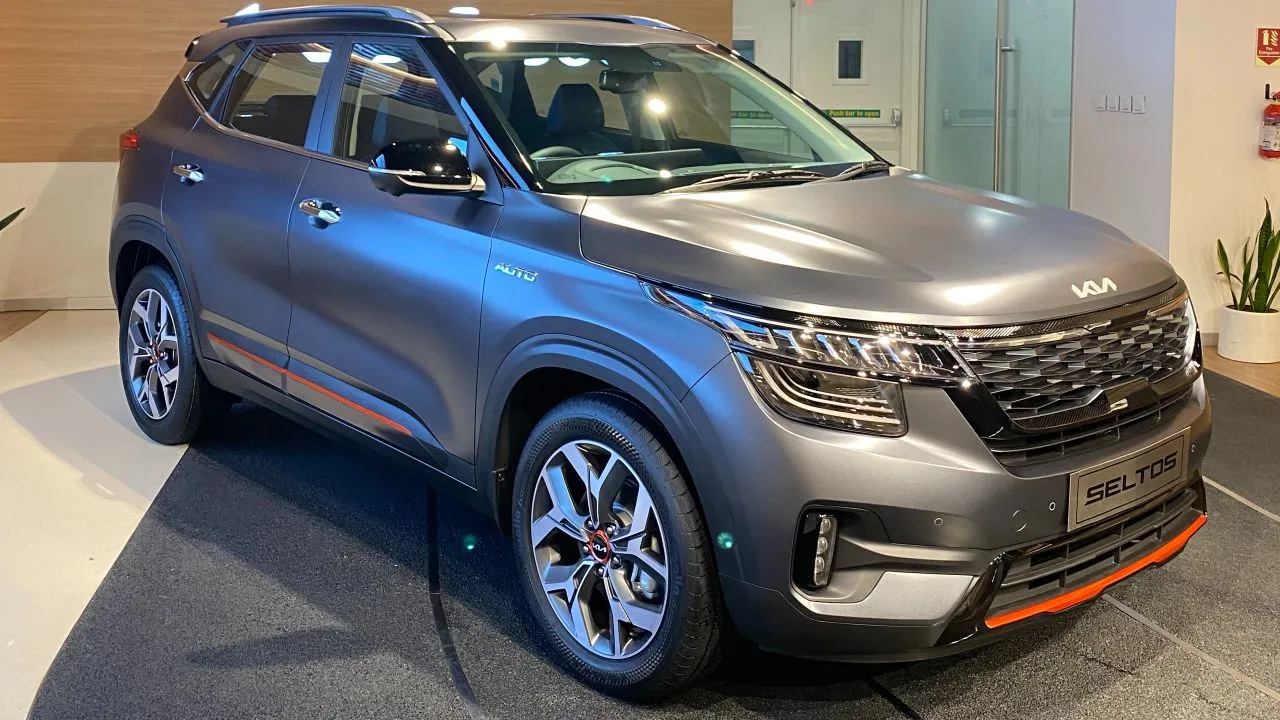 Kia Seltos X Line Variant Front Right Three Quarter Static