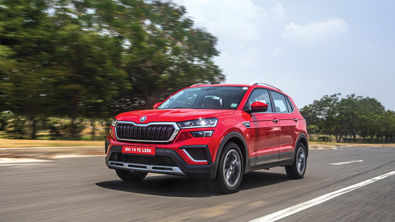 Skoda Kushaq 1 0 TSI AT Front Quarter Motion