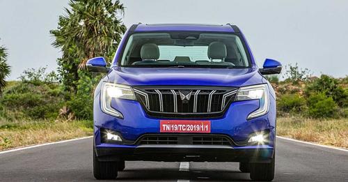 2021 Mahindra XUV700 front
