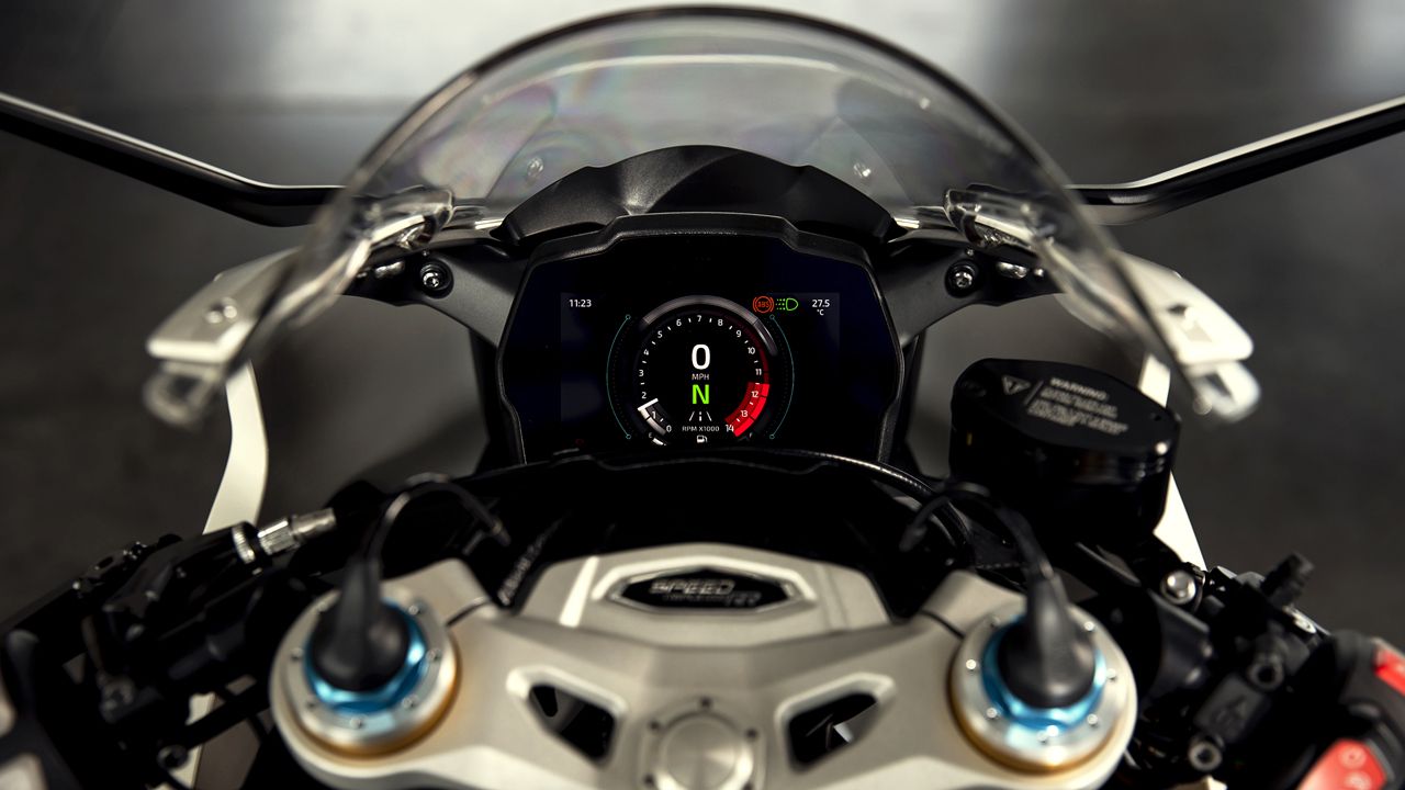2022 Triumph Speed Triple 1200 RR Cockpit