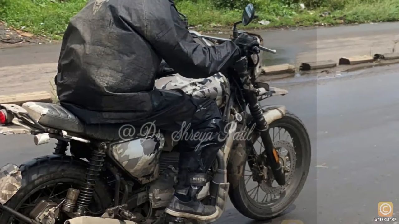 Yezdi Roadking Scrambler Spy Shots In Motion