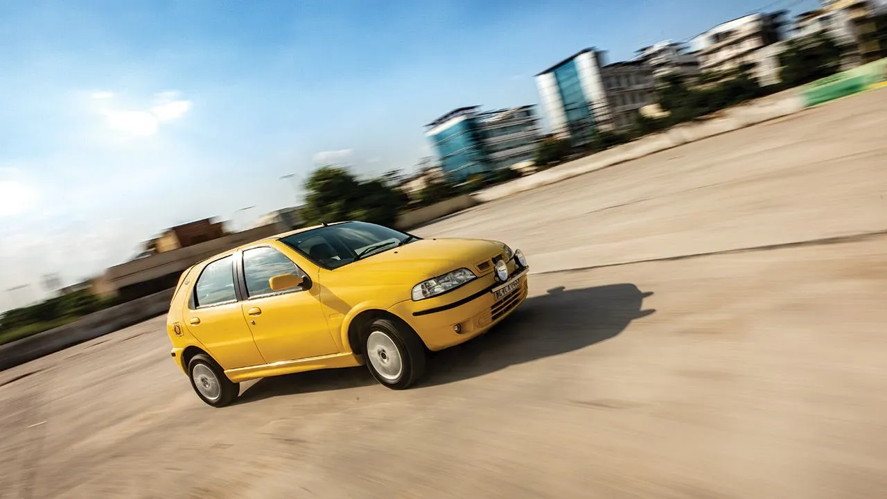 Fiat Palio 1 6 Side Motion Shot