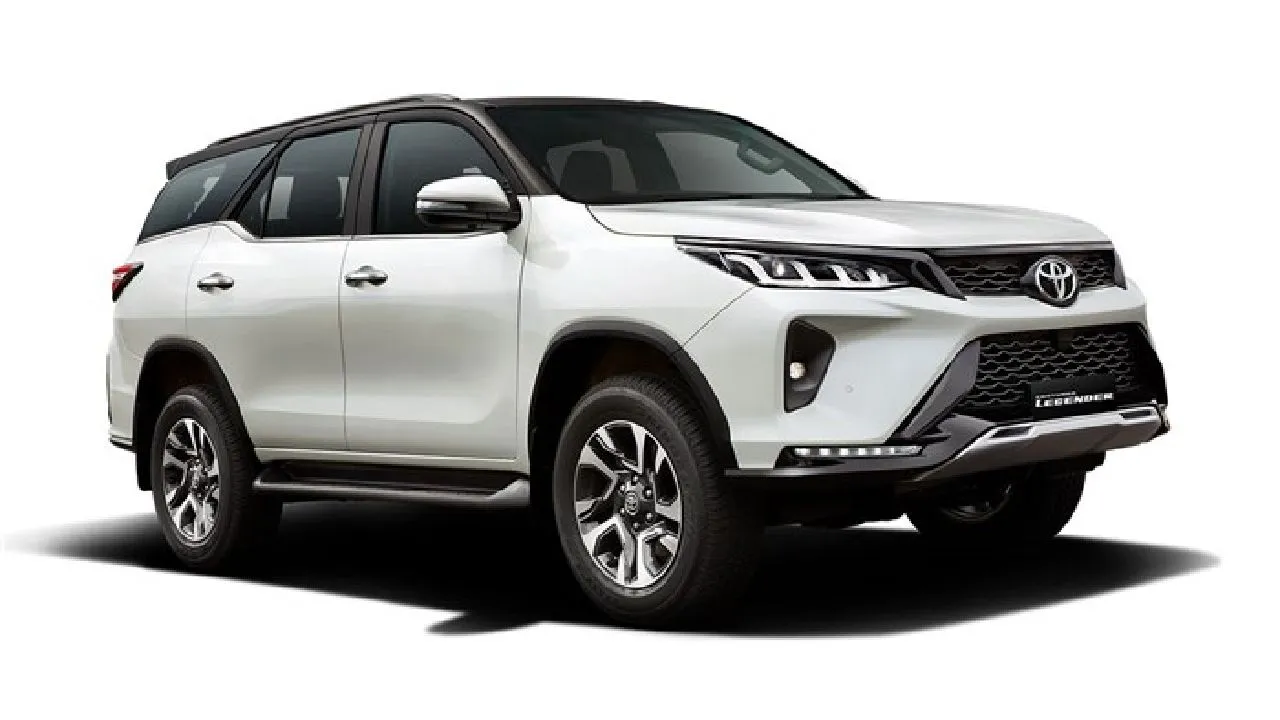 Toyota Fortuner Legender Right Side and Front View Toyota Fortuner Legender Right Side and Front View