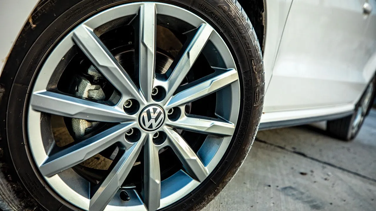 Volkswagen Polo 1 0 TSI alloy wheel