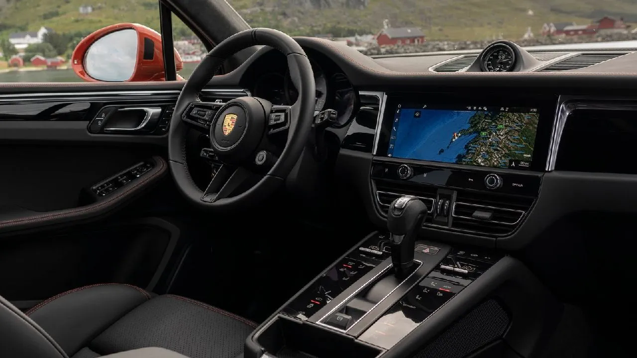 2021 Porsche Macan GTS Dashboard Details 