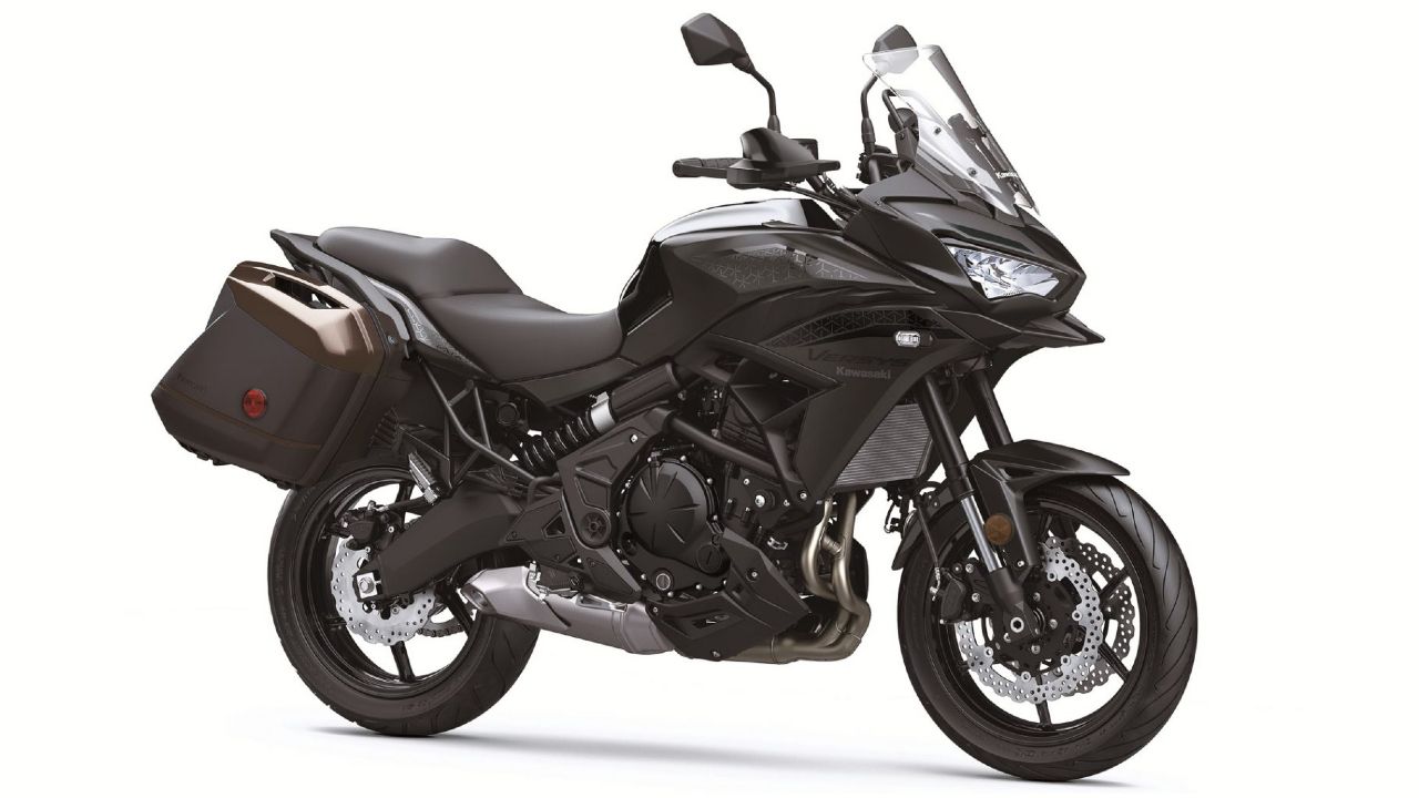 2022 Kawasaki Versys 650 Front Three Quarter Accesories