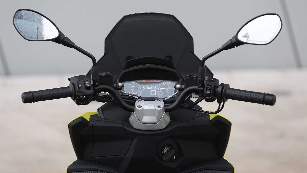 Aprilia SR GT 200 Cockpit