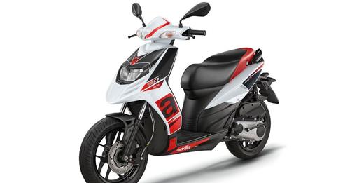 Aprilia SR160 White Front Three Quarter Static