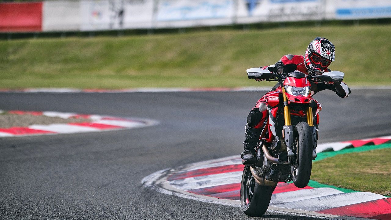 Hypermotard SP Wheelie