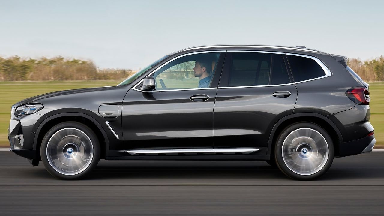 2022 BMW X3 Side Motion