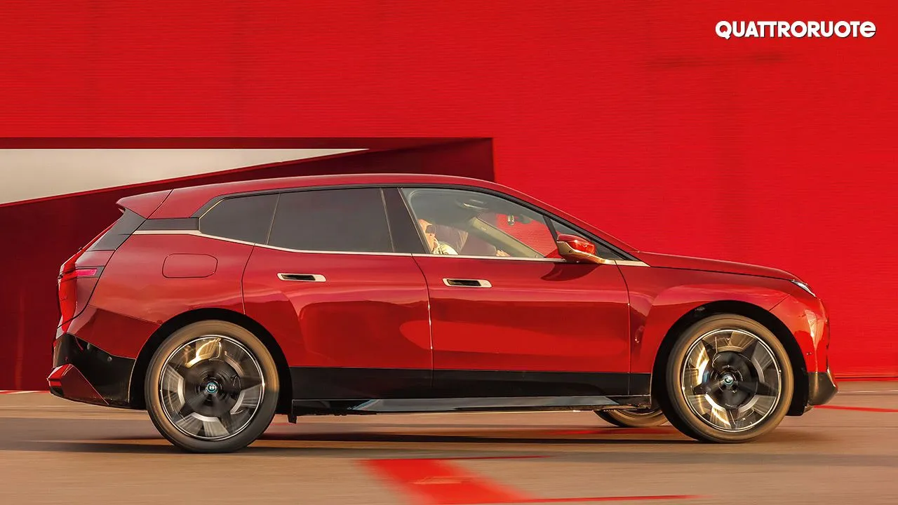 BMW IX Quattroruote Side View Motion1