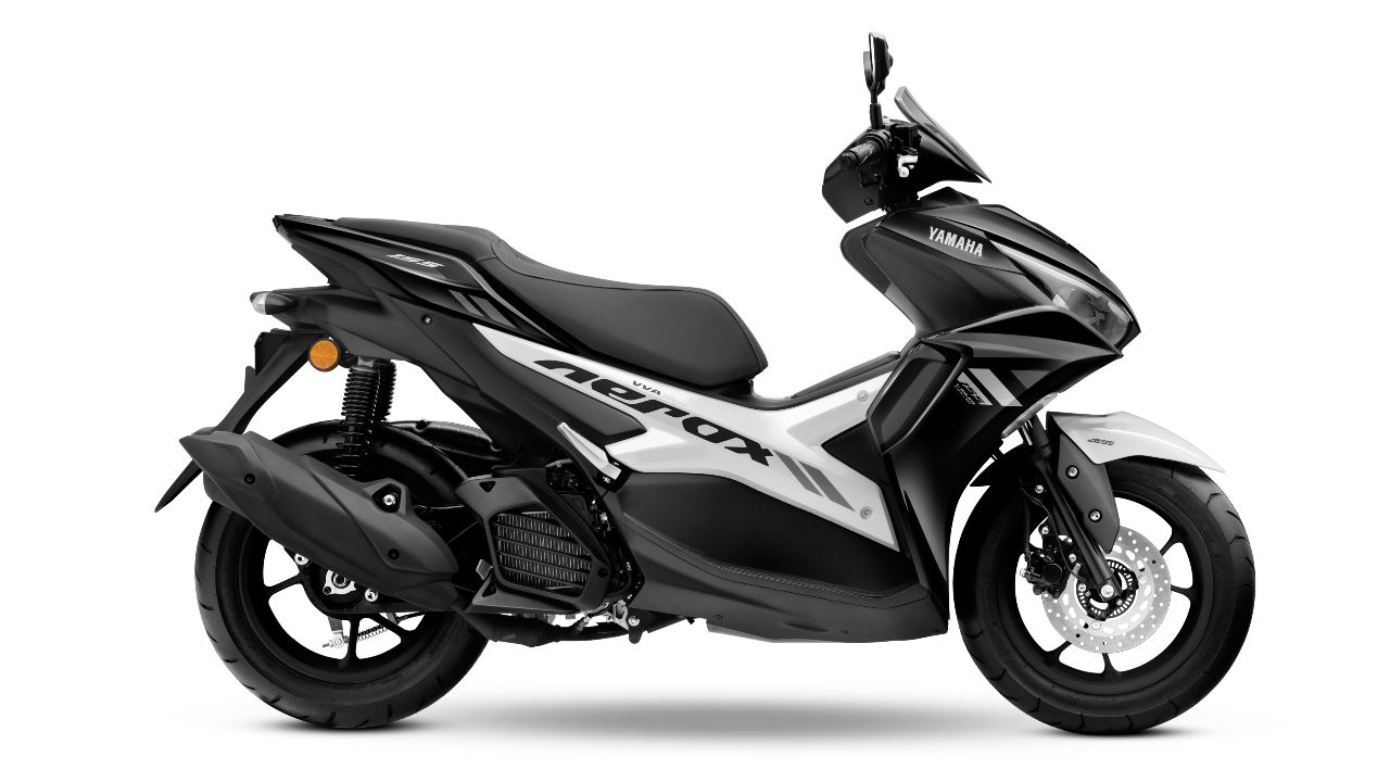 Yamaha Aerox 155 Metallic Black Side Profile Static