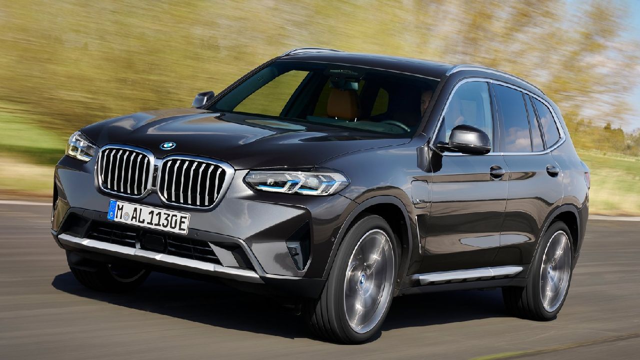 2022 BMW X3 Facelift Front Three Quarter Motion