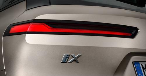 BMW iX lettering