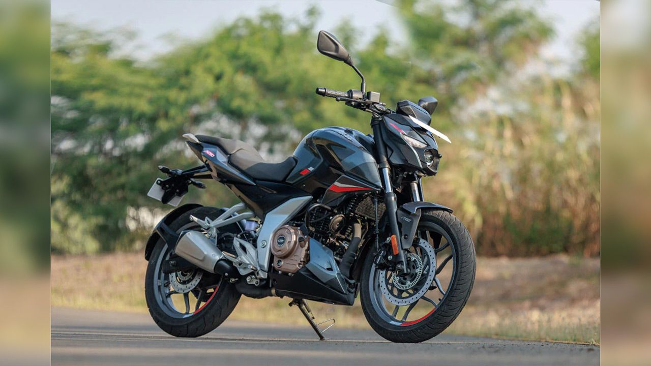 Bajaj Pulsar N250 Front Right View