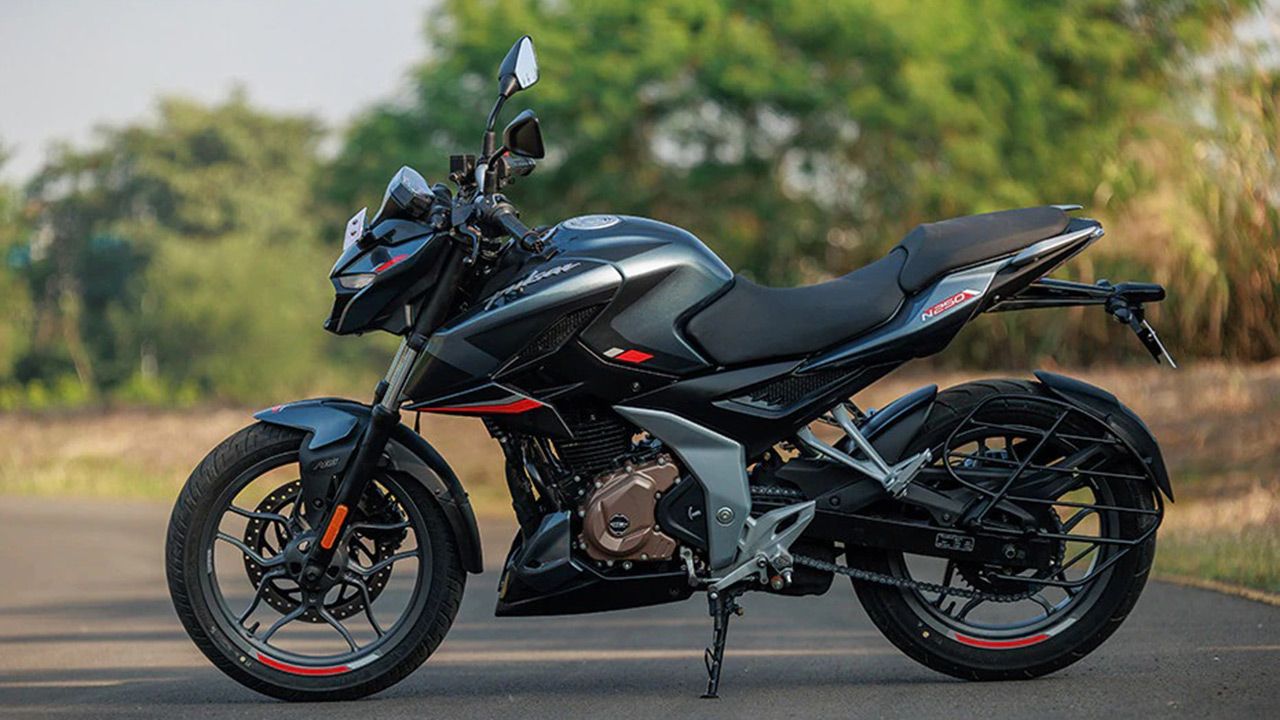 Bajaj Pulsar N250 Left Side View