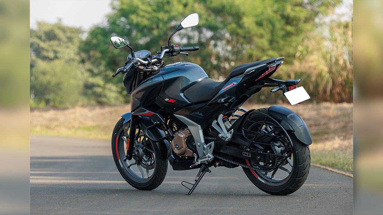 Bajaj Pulsar N250 Rear Left View