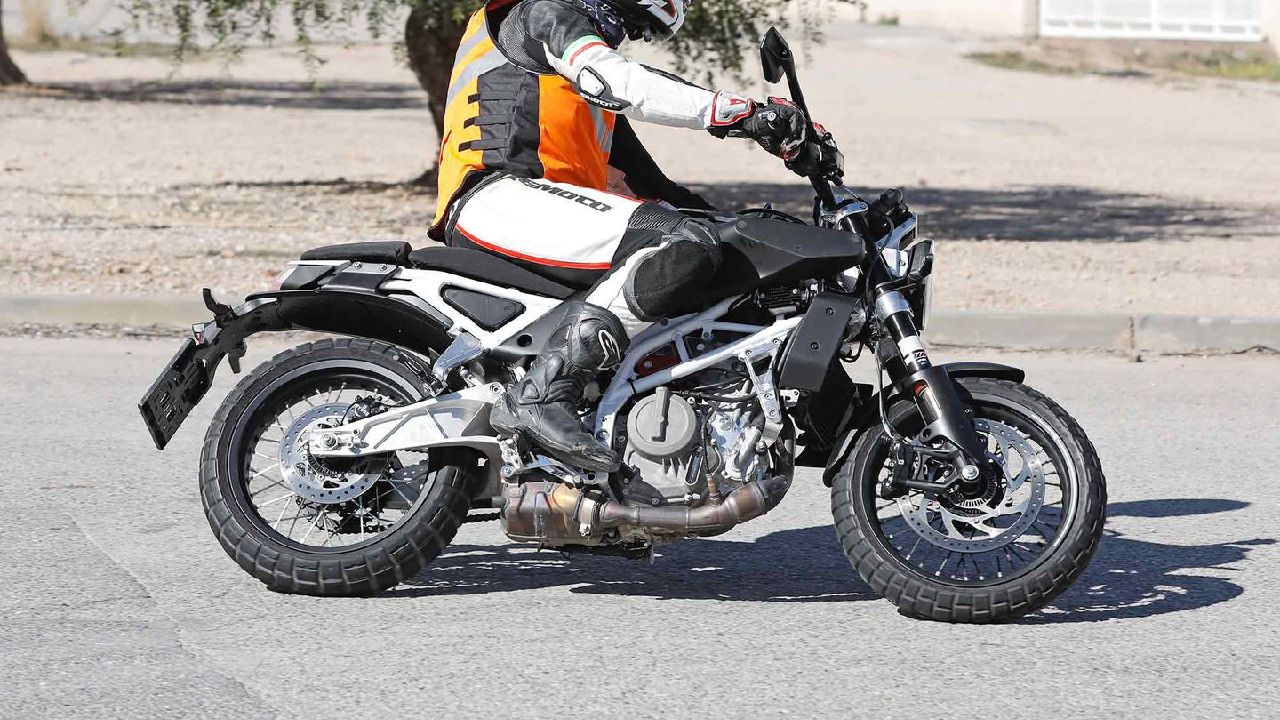 Husqvarna Svartpilen 401 New Gen Spy Shot 2 2 