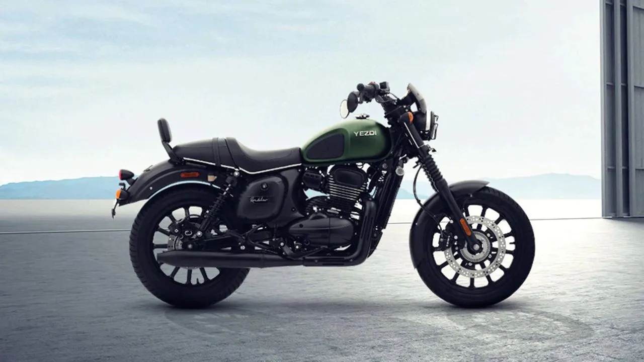 Yezdi Roadster Right Side view Hunter Green