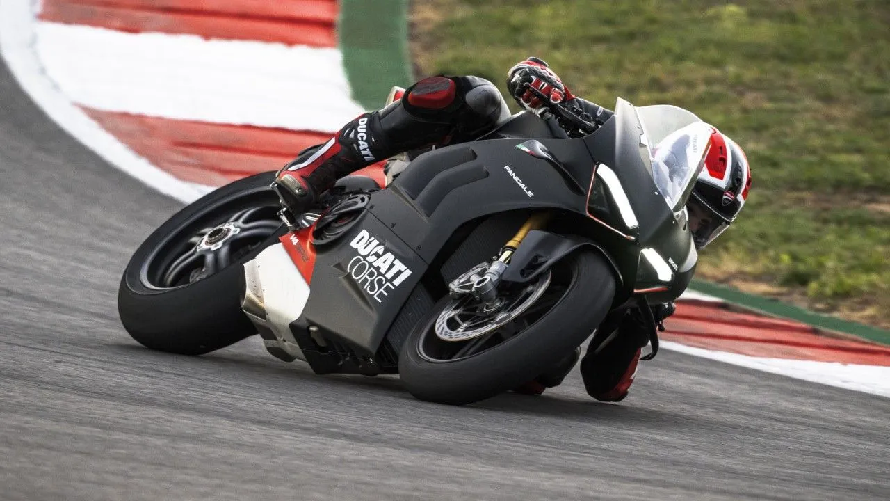 Ducati Panigale V4 SP2 Track Cornering