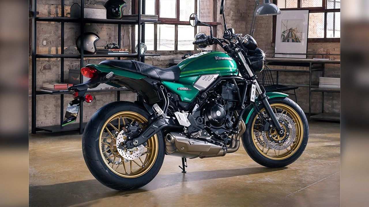 Kawasaki Z650RS Rear Right Three Quarter