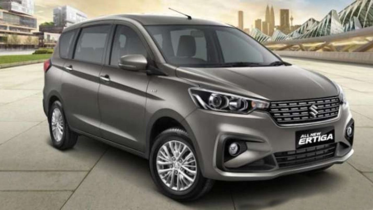 Maruti Suzuki Ertiga Right Side and Front View