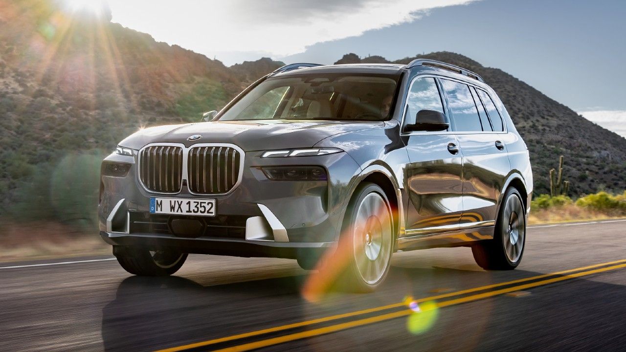 2023 BMW X7 Front Three Fourth Dynamic