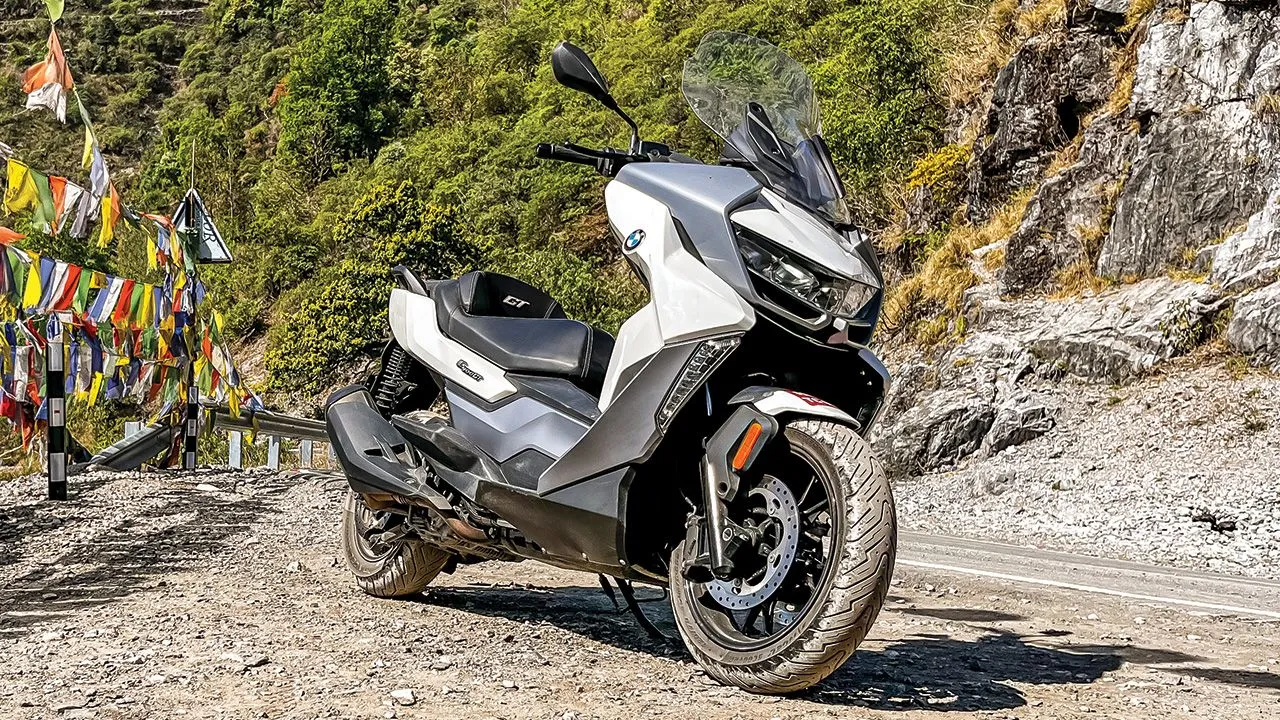 BMW C 400 GT Front Quarter Static1