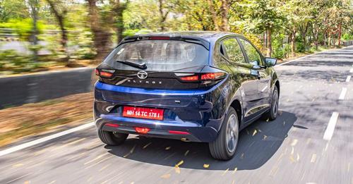 Tata Altroz DCA Rear Quarter Motion2