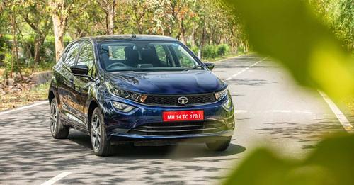 Tata Altroz DCA Static Front Quarter View2
