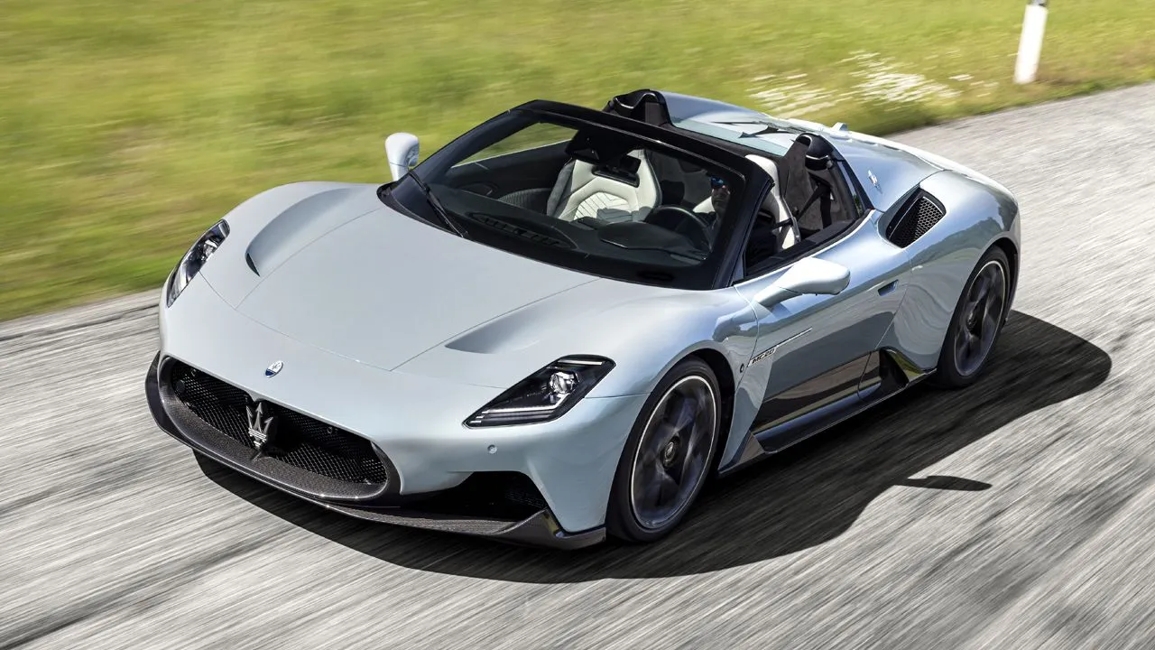 Maserati MC20 Cielo Breaks Cover