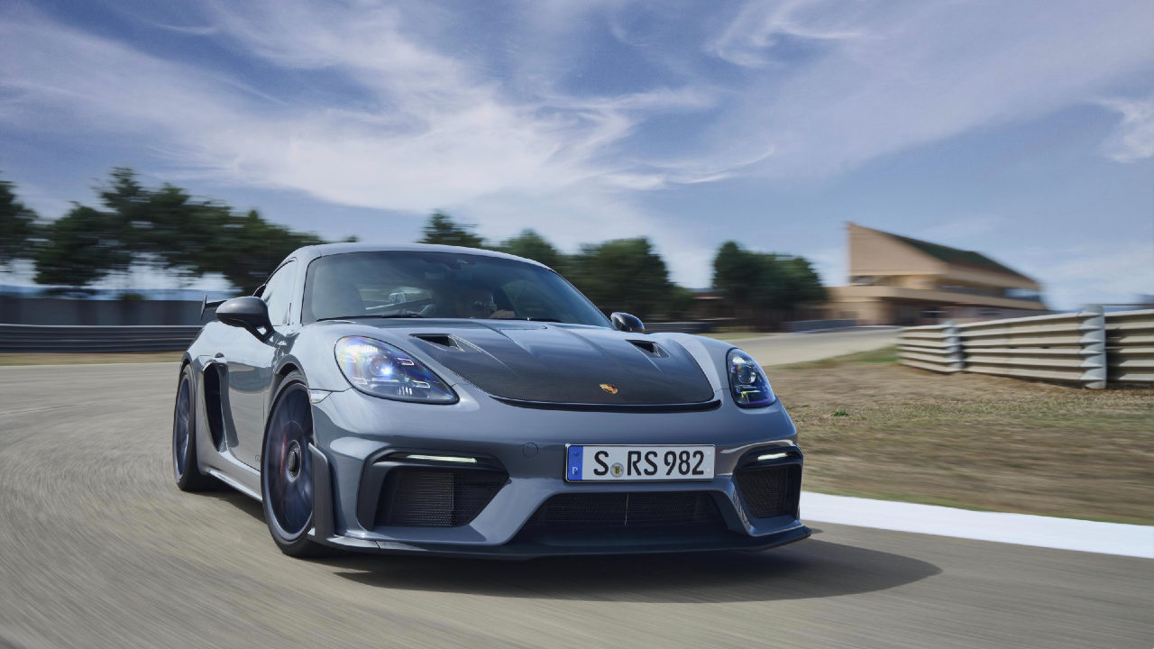 Porsche 718 Cayman GT4 RS Front Dynamic